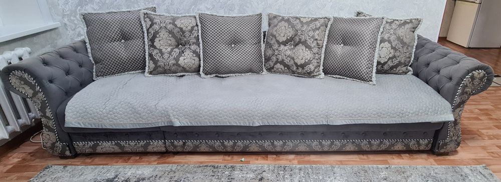 Диван, очень в отличном состоянии. Почти как новая