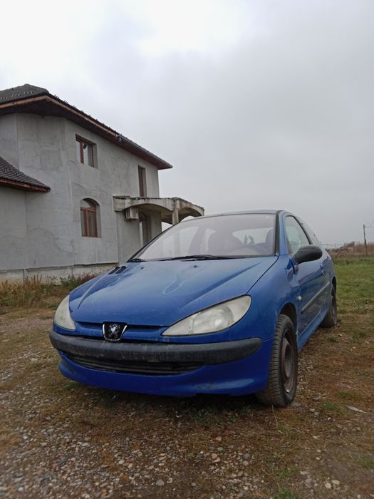 Vând Peugeot 206 dizel an 2003 motor 1.4  220 de mi km preț 750 euro