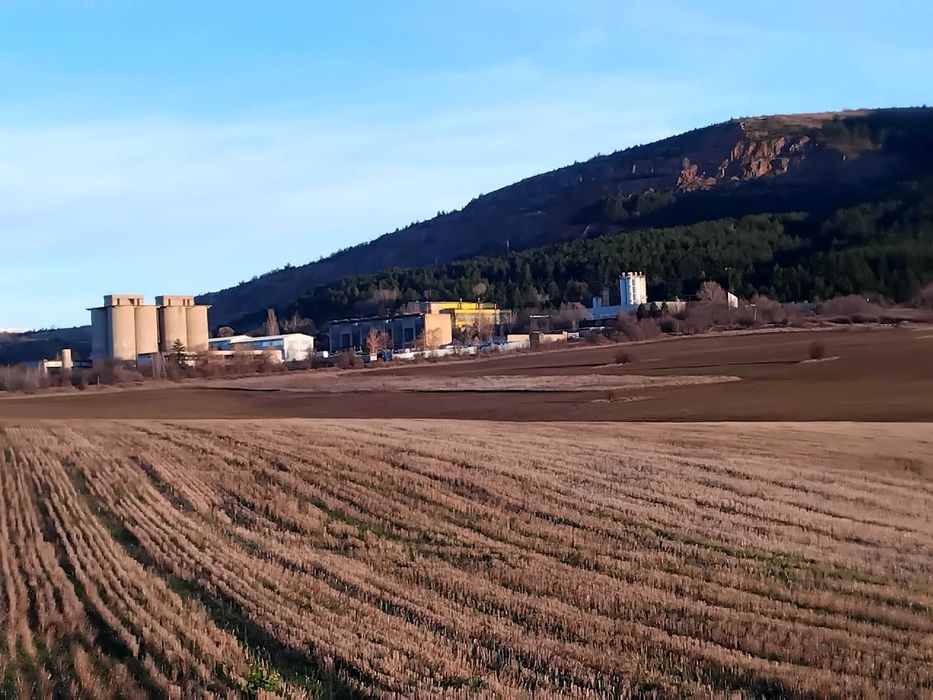 Земеделска земя област Перник, град Батановци 4451кв.м