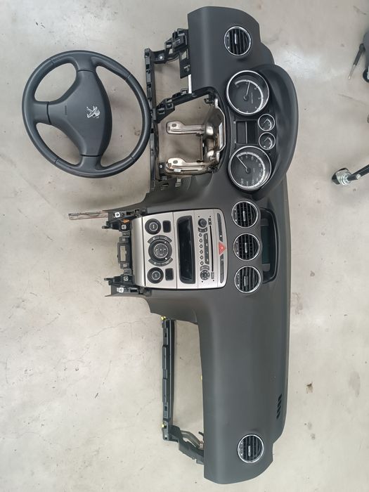Planșa bord Peugeot 308 Cu airbag șofer+ pasager