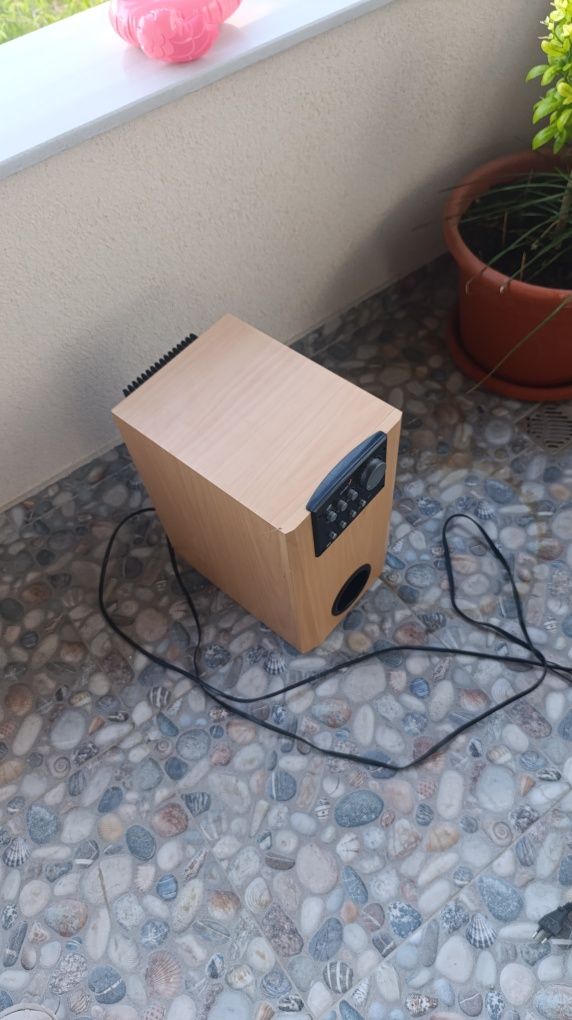 Буфер Acoustics Genius SW 5.1 дърво