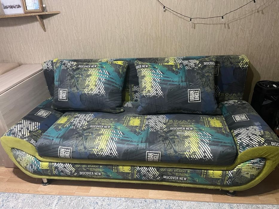 Продам диван (9000)