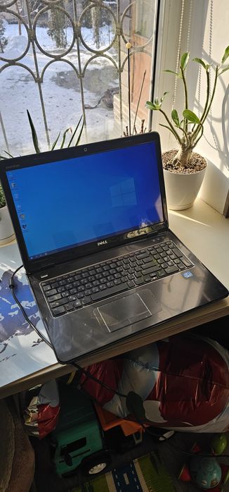 Продам ноутбук Dell 7110