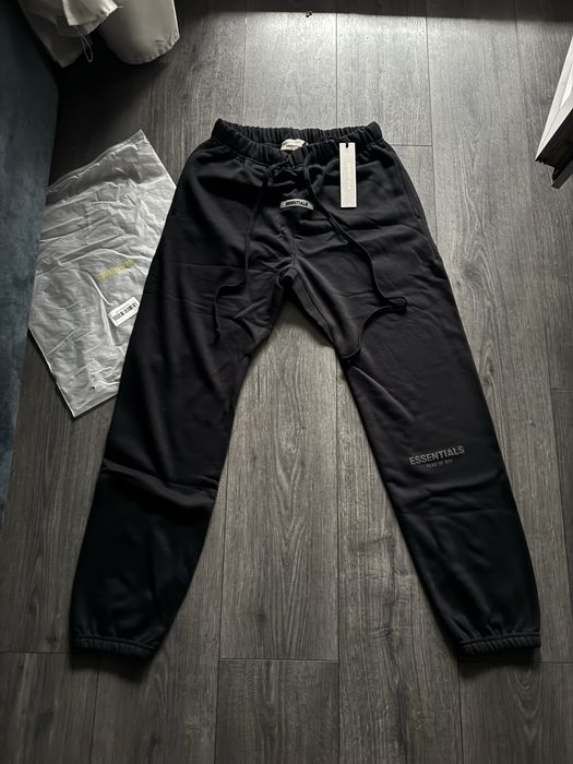 Pantaloni Essentials Fear of God noi