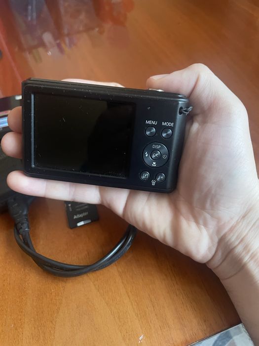 Vand doua aparate foto compacte samsung