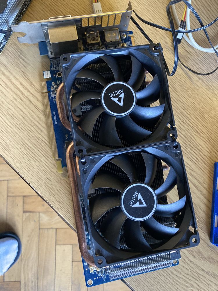Видеокарта Gigabyte GTX 960 2gb & Radeon HD7950 3gb