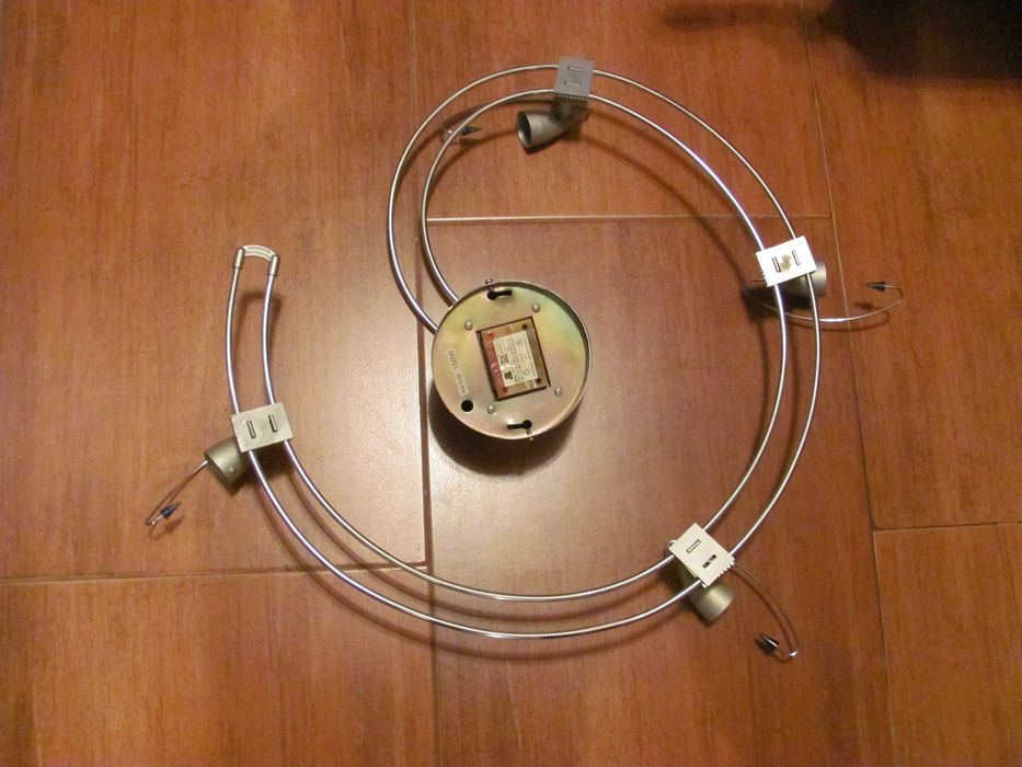 Corp iluminat deosebit 4 spoturi & transformator 12V / 1 fasung defect