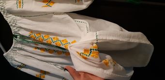 Camasa populara / ie cusuta manual cu mătase