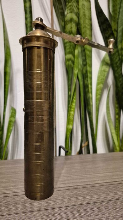 Стара Метална Мелница за кафе и подправки