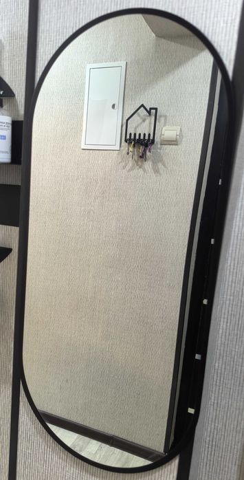 Большое настенное зеркало