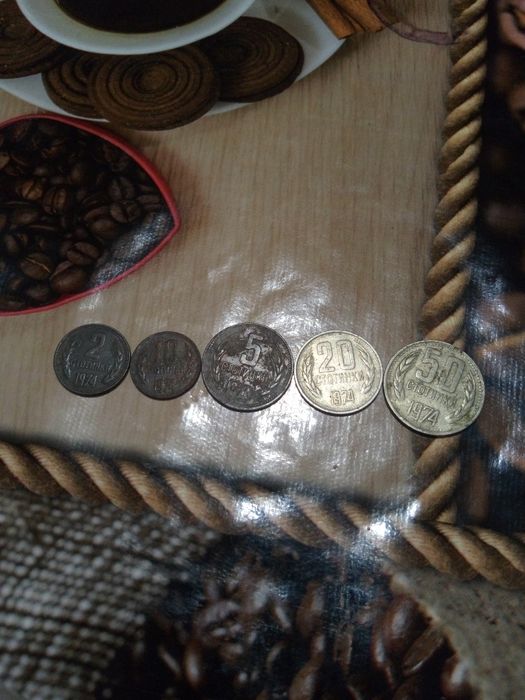 Продавам колекция стари монети от 1974