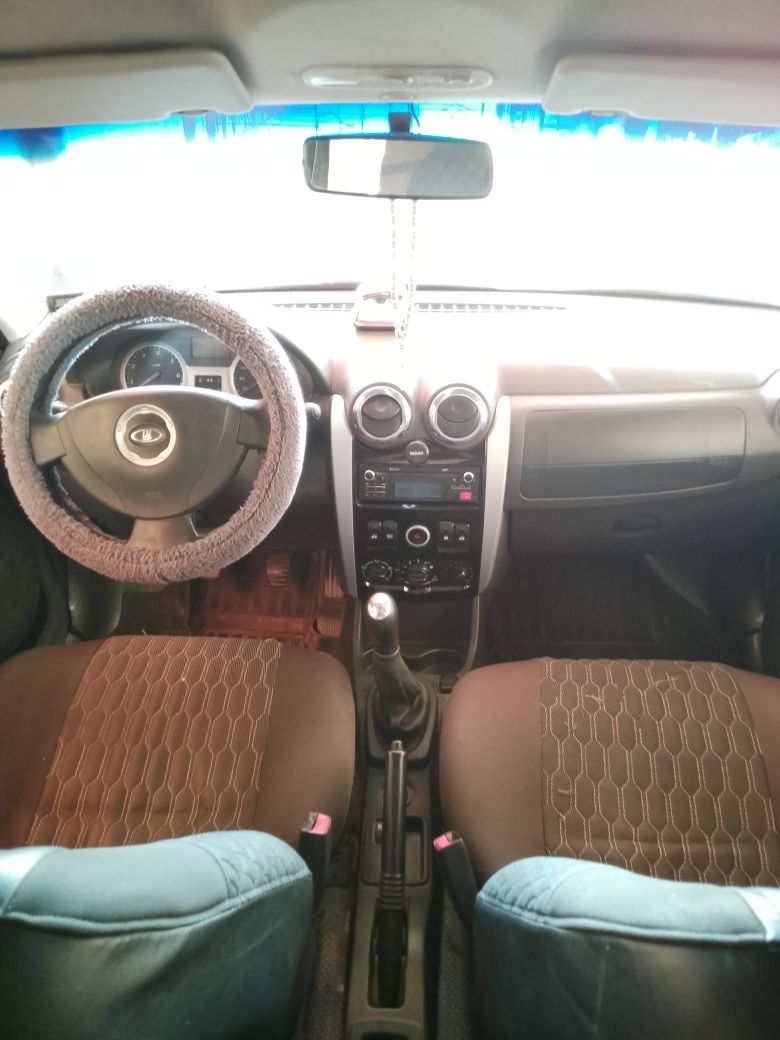 Lada largus cross