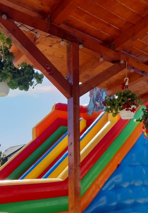 Inchiriez Curte cu Gradina spatioasa, pentru petreceri.