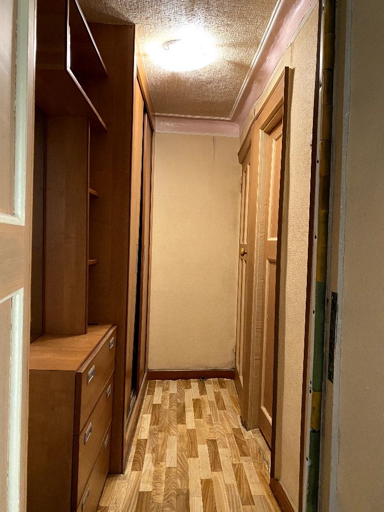 Продаётся 2в3 комнатная квартира 2/4/4 на ул.Махтумкули