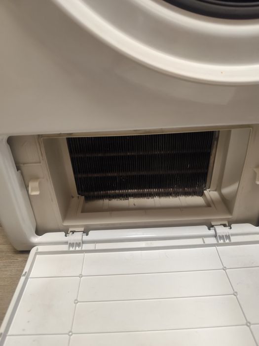 Продавам сушилня Hotpoint Ariston