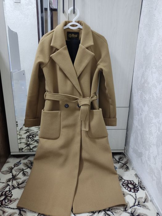 Пальто сотилади.