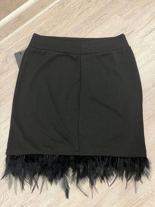 Дамска къса пола с естествени пера