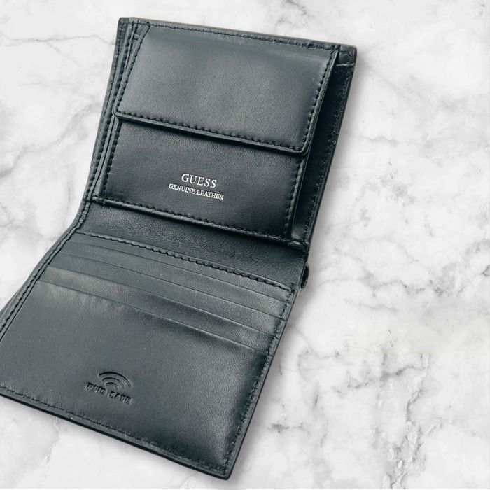 Guess мъжко портмоне ново с етикет