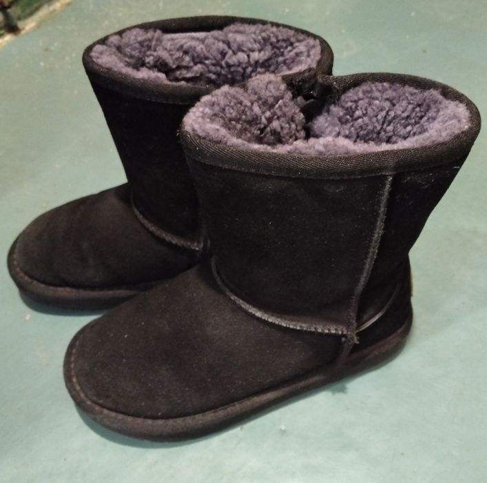 Продам детские натуральные угги, в отличном состоянии