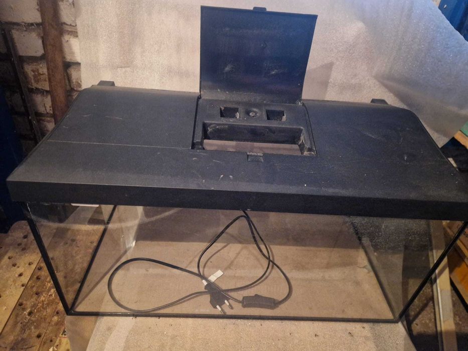 Vând Acvariu pentru pesti