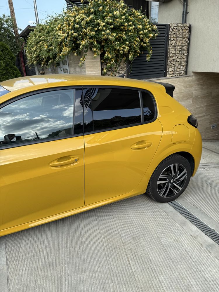 Peugeot 208 - automat, 100 CP, benzina, 34.000 km