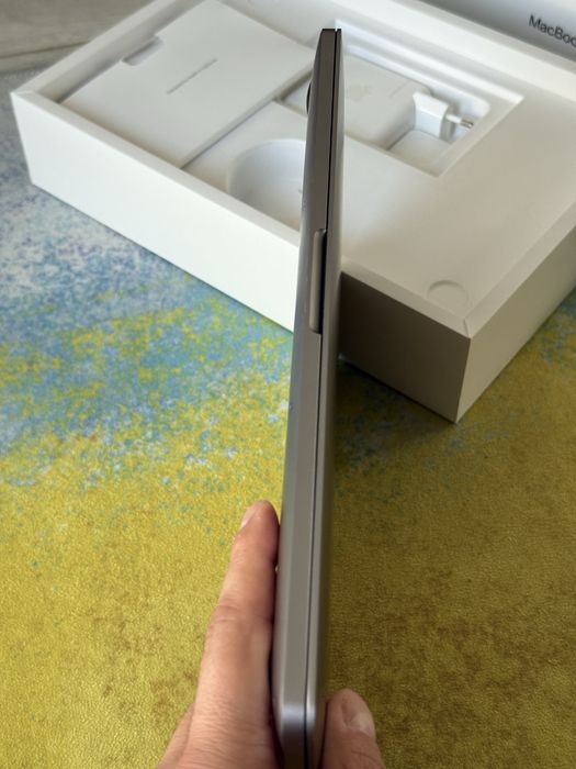 Apple MacBook Pro M2 touchbar