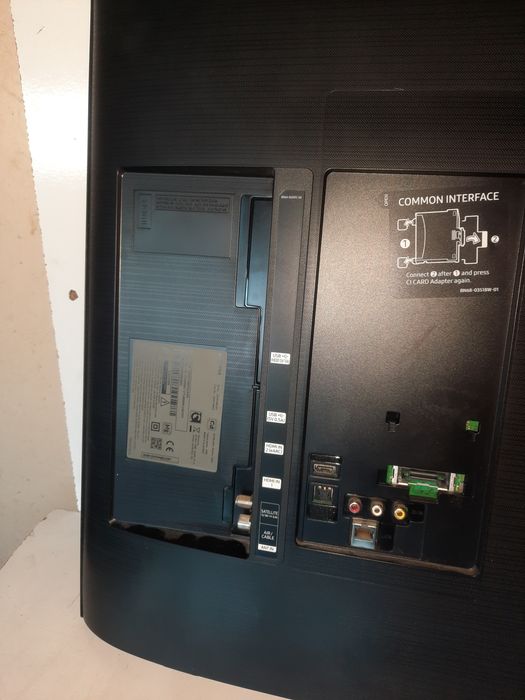 Телевизор Самсунг 43 инчов  SAMSUNG UE43TU8072U за части