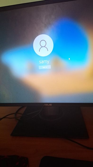 Vând monitor 180 hz în stare perfecta