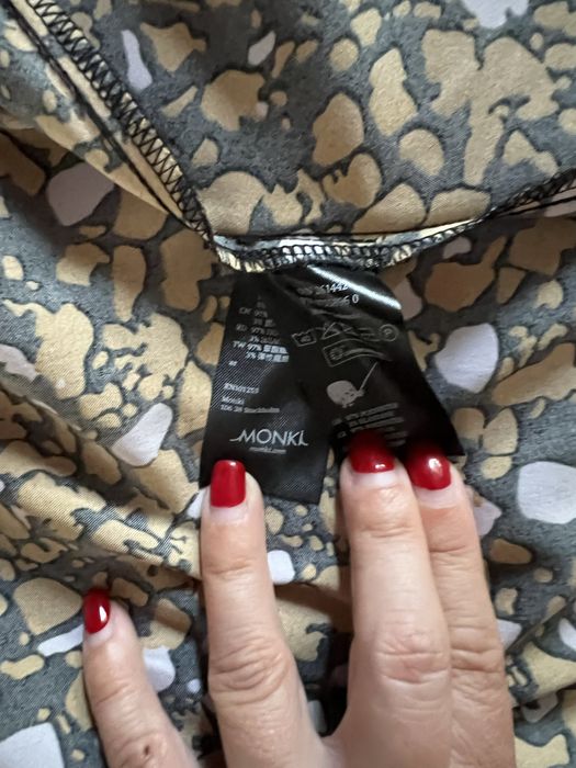 Monkl сатенирана пола midi дължина размер С-25 лв