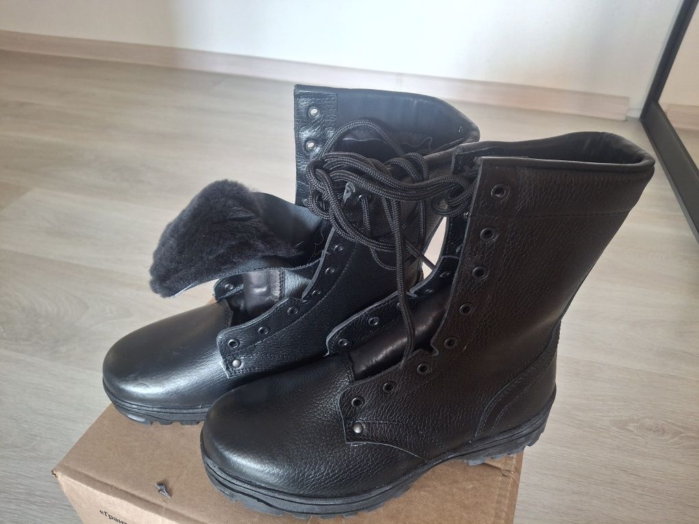 Продам берцы 3 пары