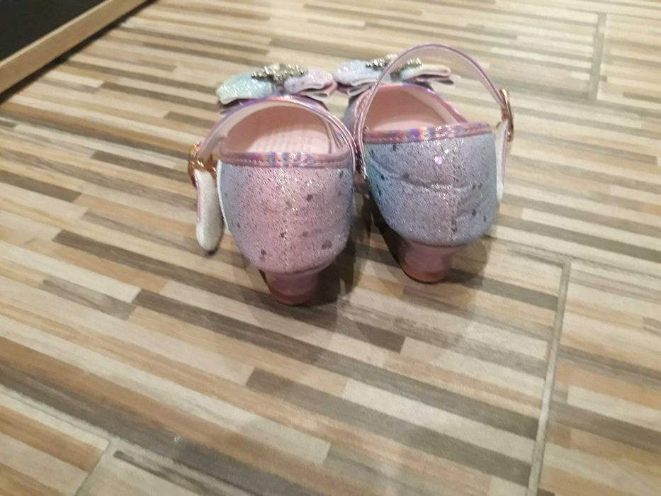 Детски обувки с токчета