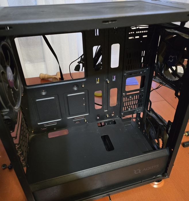 Carcasa PC Aqirys Antares