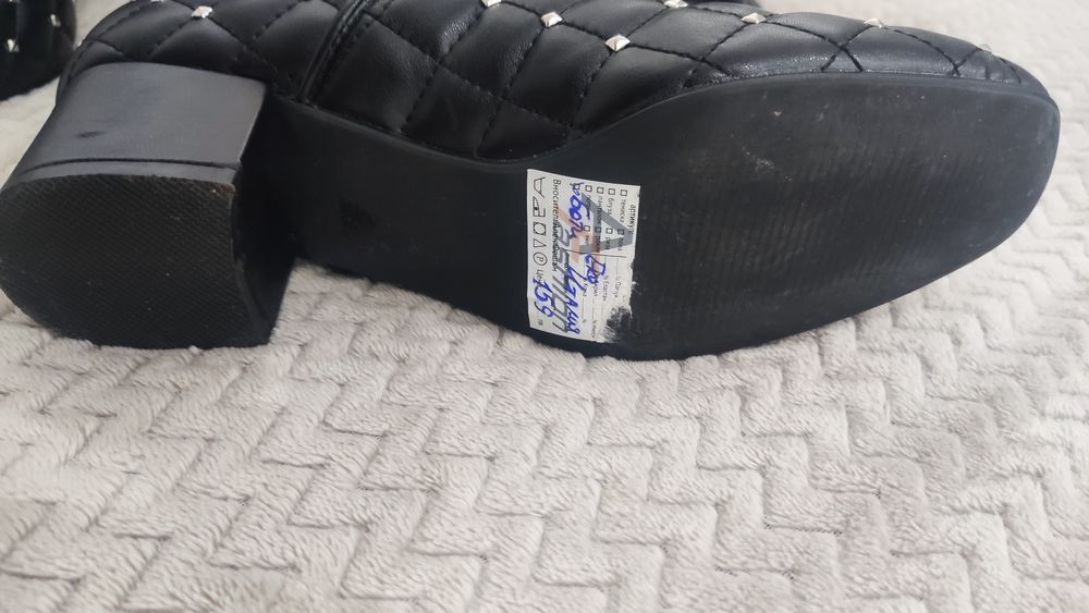 Красиви боти модел Valentino с подарък чанта Guess