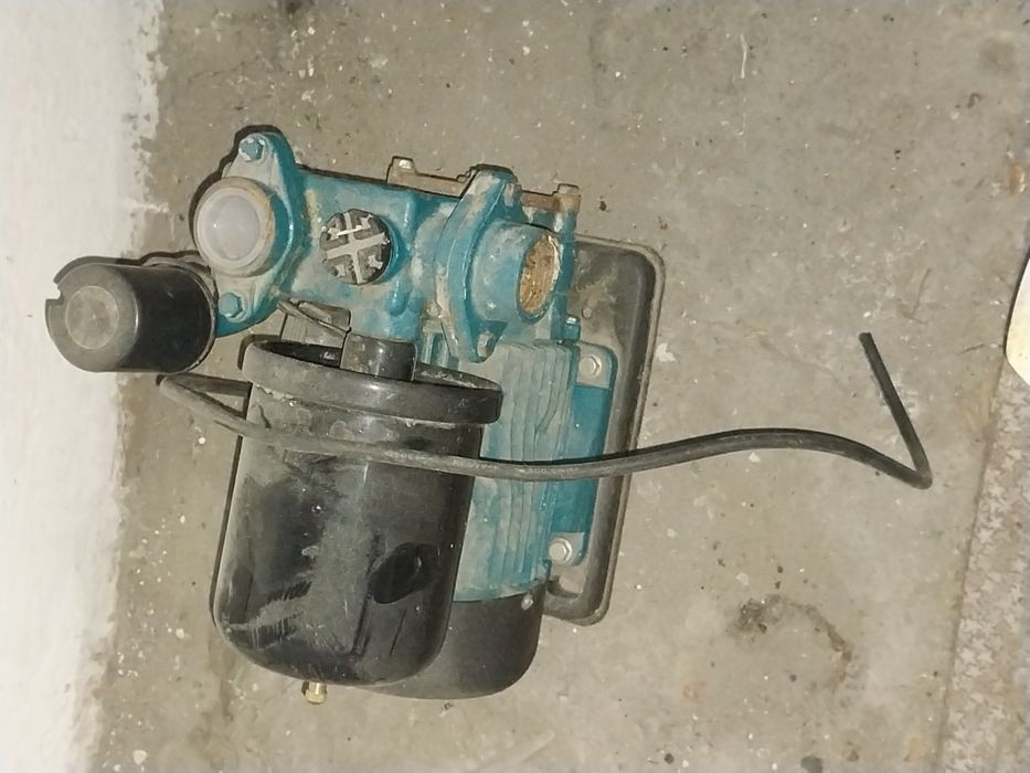 Продам вакумный матор рабочи там сальник надо менять  торг есть