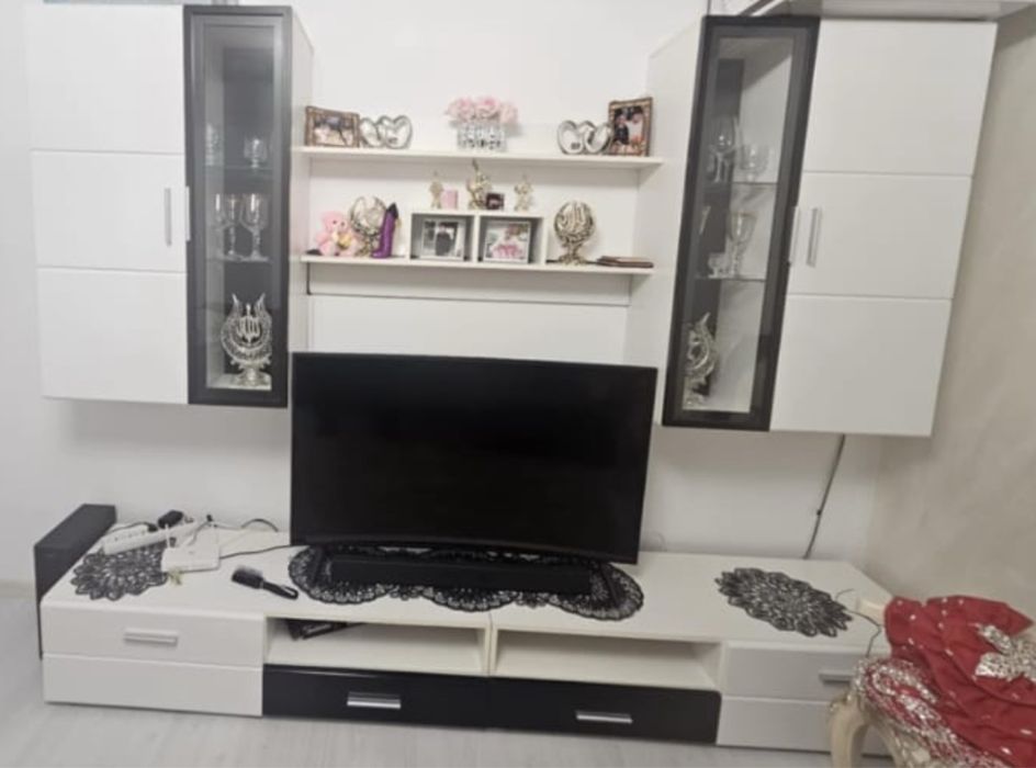 vand mobila stare foarte buna folosita doar cateva luni o dau