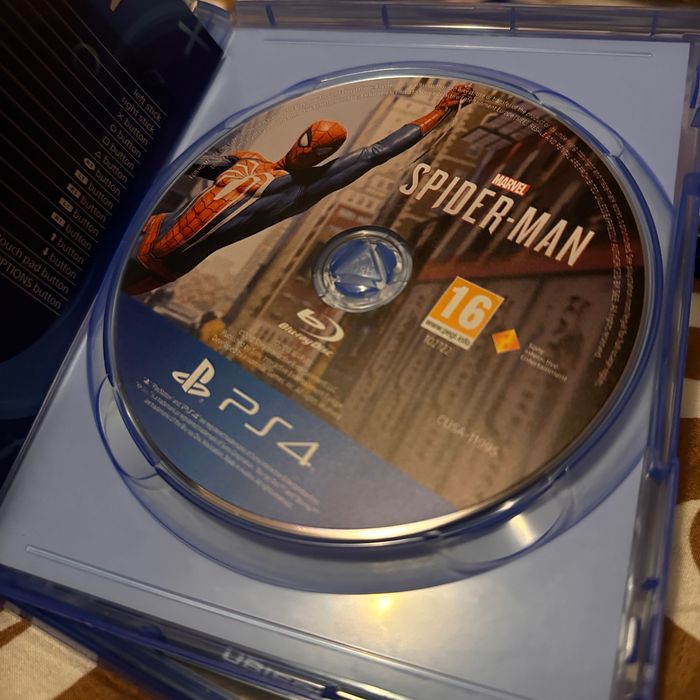 Ps 4pro 1тб,  като нов, с 4 игри!