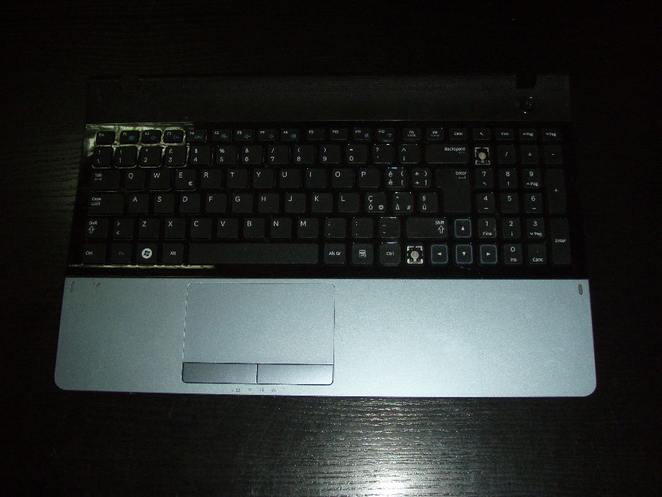 Tastatura cu touchpad si palmrest Samsung NP300