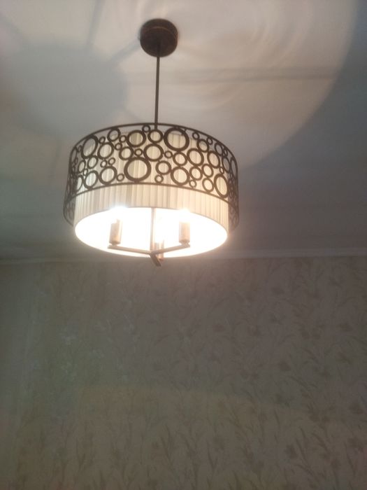 Продам люстры 2 шт