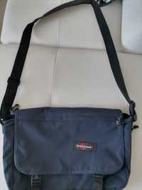 Vând geanta Eastpack,  produs de import.