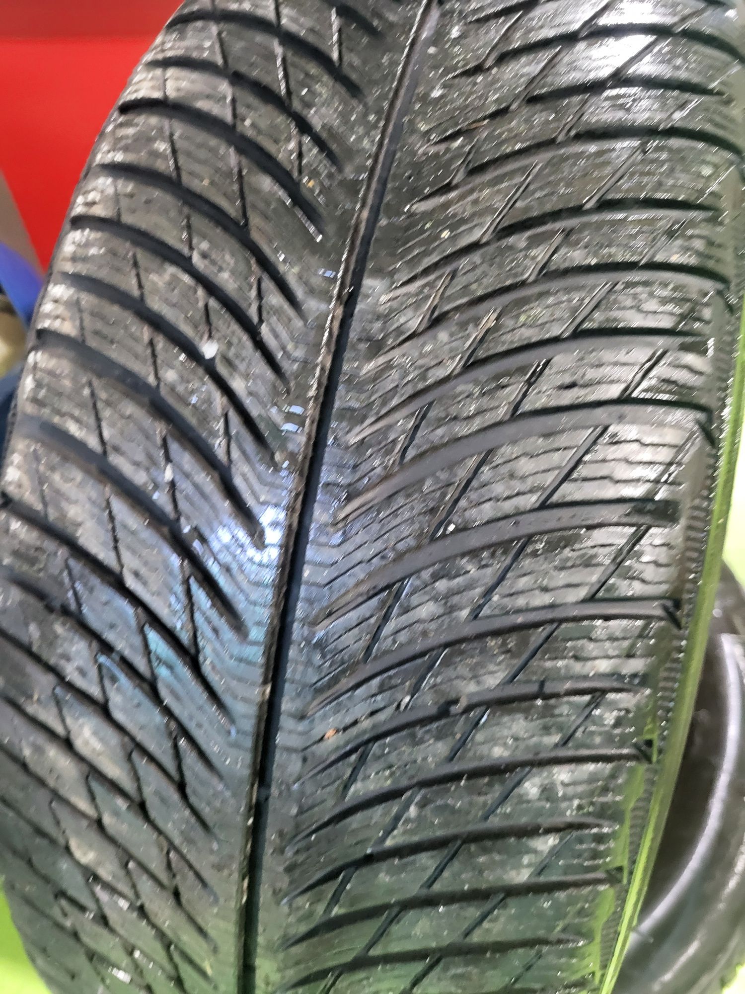2 бр зимни 235/55/17 Michelin