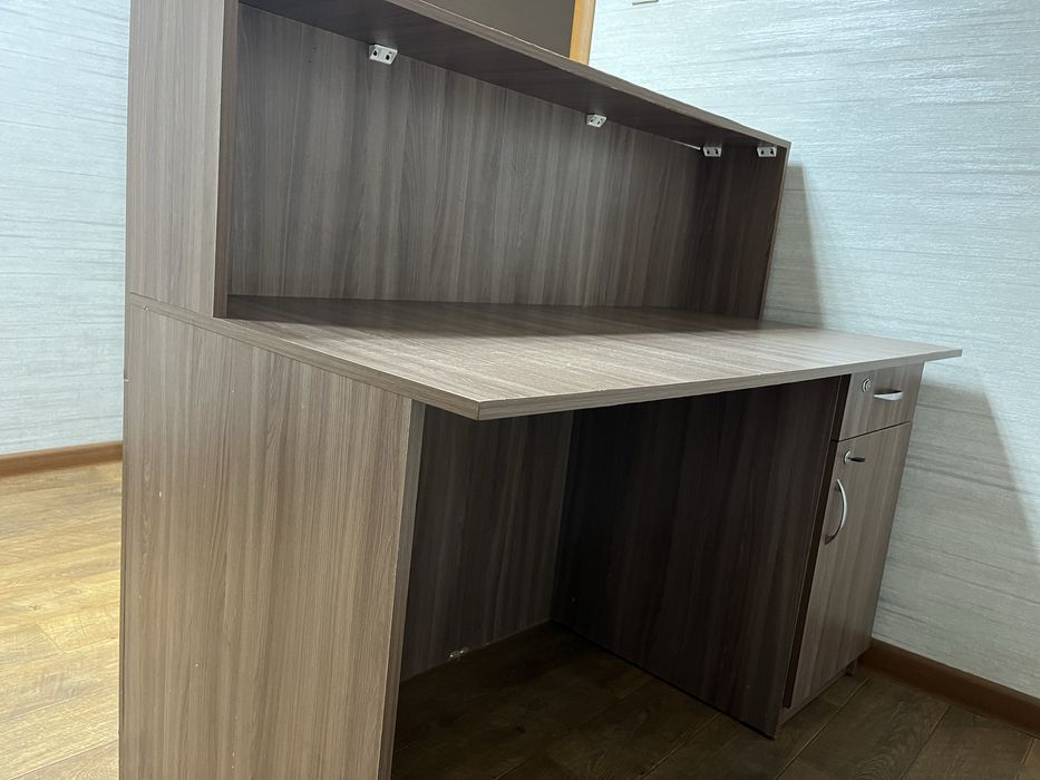 Продам стол ресепшен, офисный