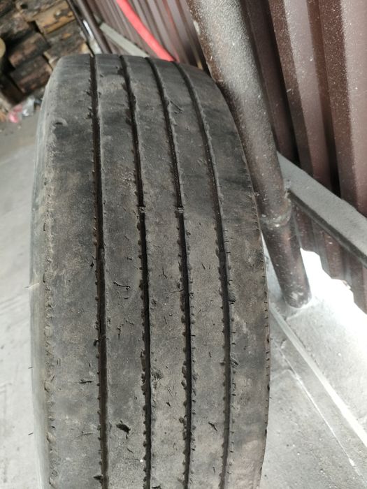 Шина грузовая хорошем состоянии