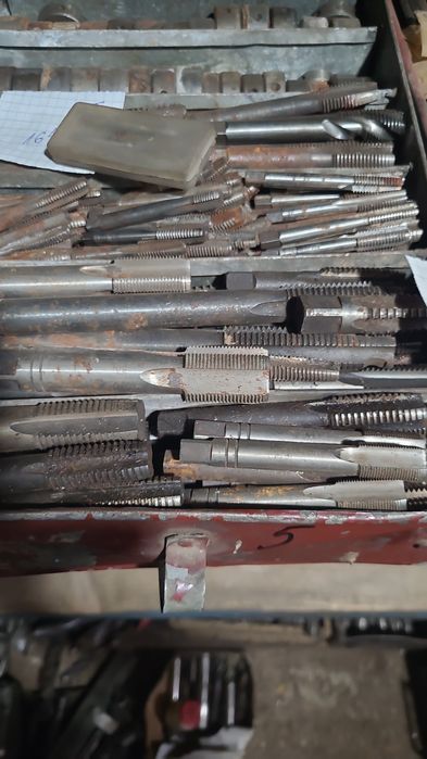 Vand burghie,freze,tarozi,alezoare ,conuri.