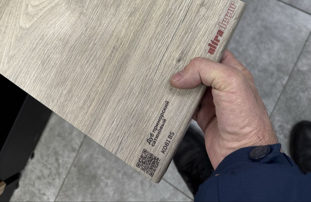 Продам столешницу, толщина 38 мм, новая, 2 м в длину, была 3 м, исполь