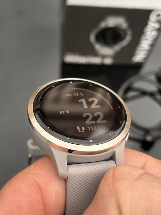 Garmin Vivoactive 4S, сив, като нов, кутия и зарядно