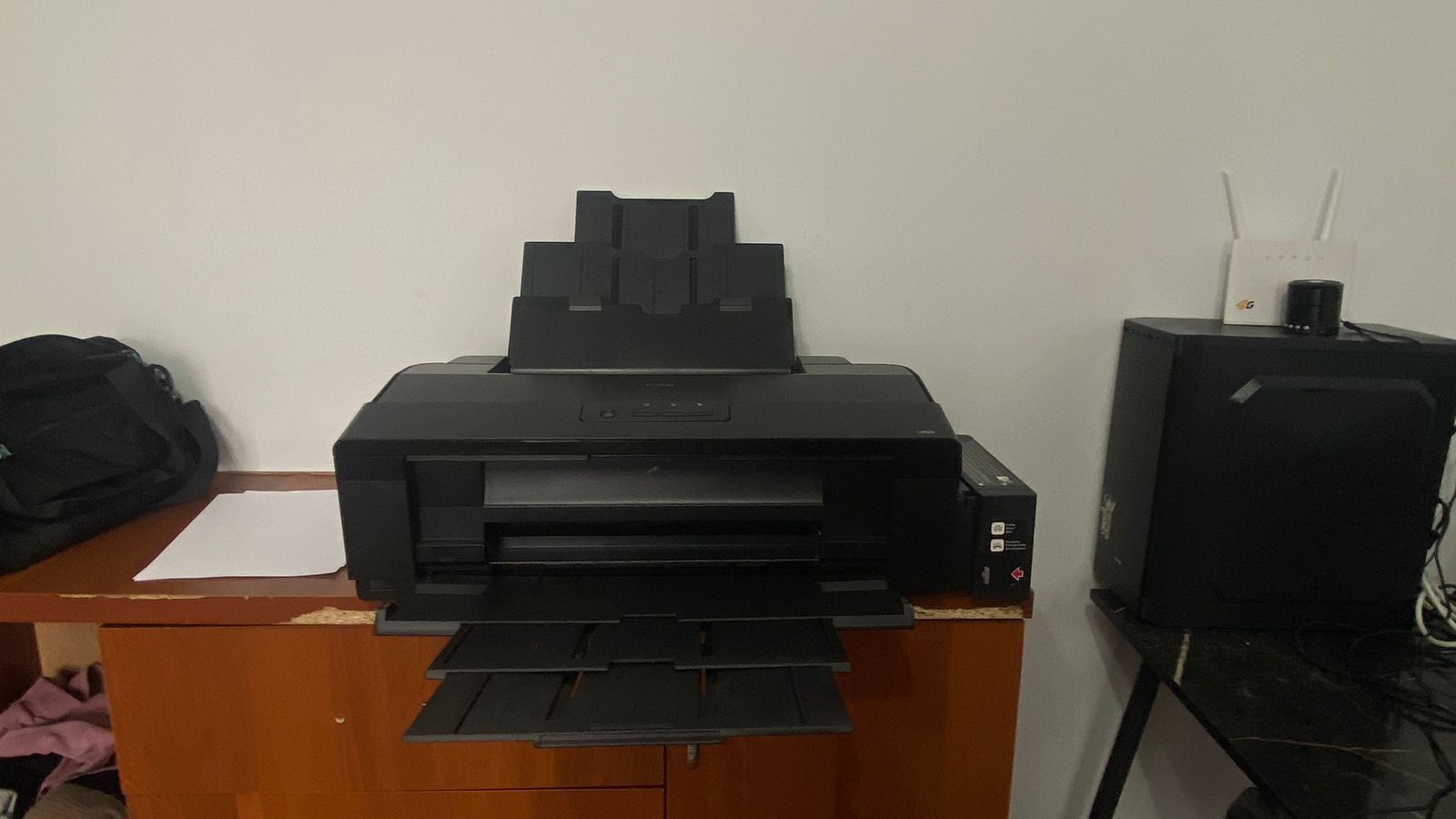 Принтер новый почти Epson L1800