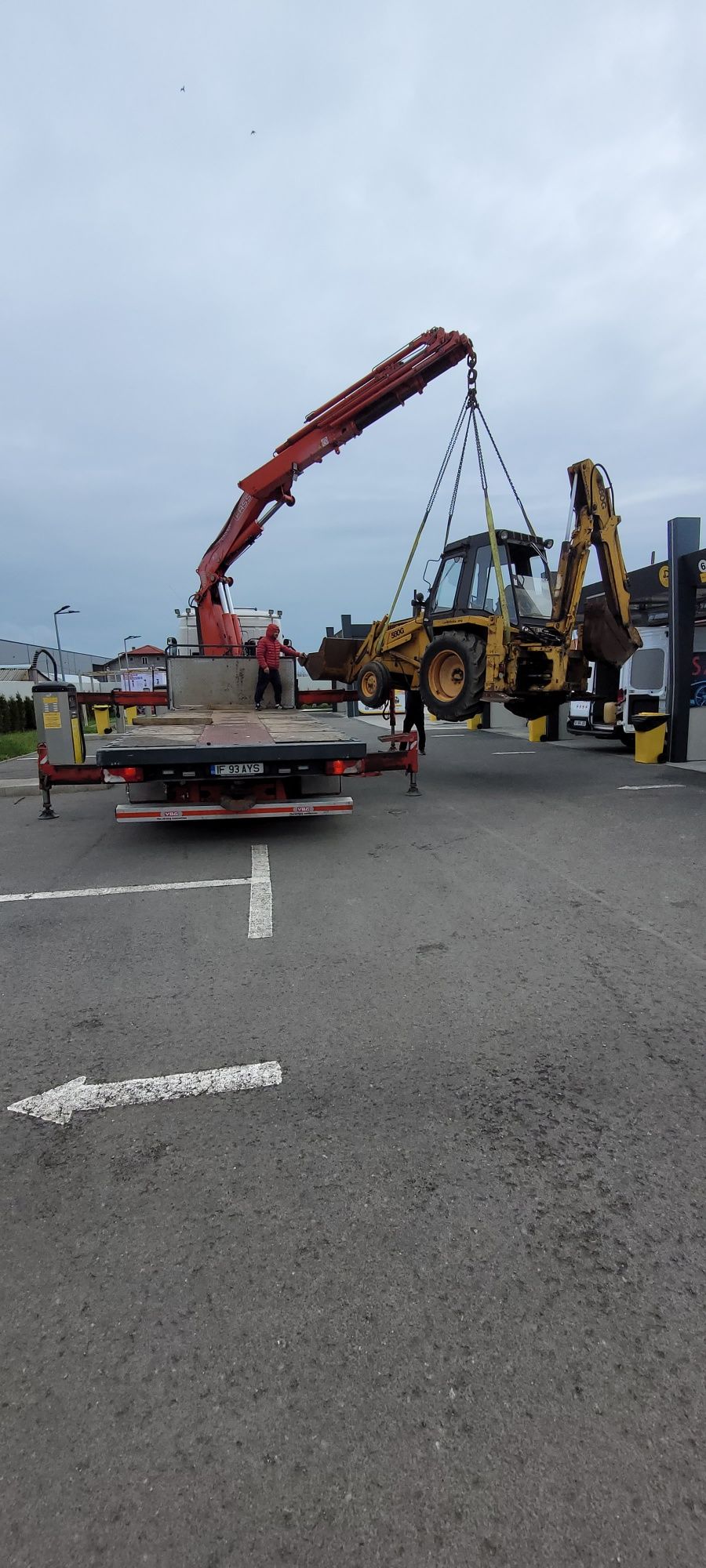 Camion cu macara , transport