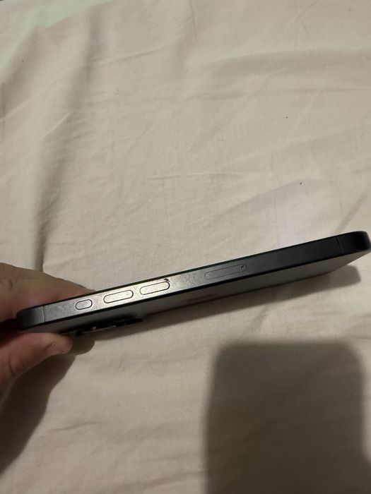 Vand iphone 15 pro 2700 usor negociabil