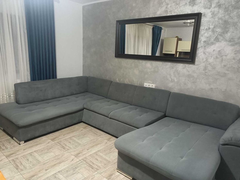 Canapea în formă de U