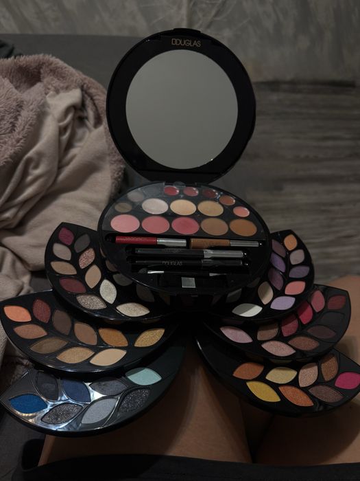 Douglas палитра за гримиране